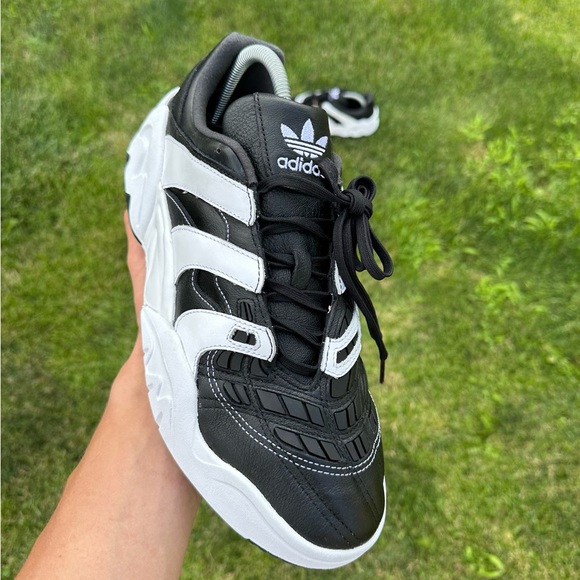 Brand new shoes Adidas Originals Predator XLG Core Black mens size 10,5 us - Picture 2 of 6